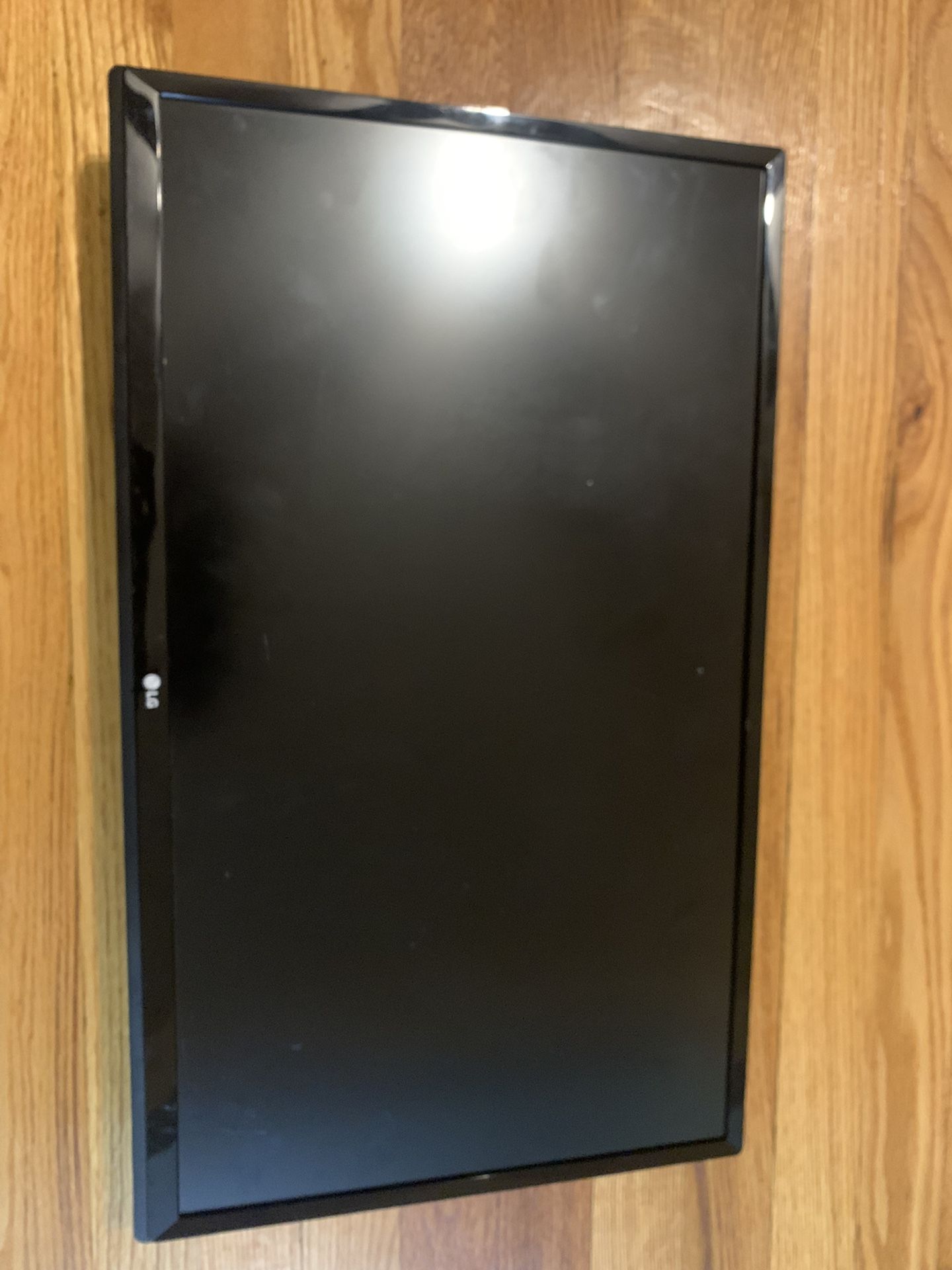 LG 24UD58-B 24 inch Widescreen LED Monitor (No Cables, No Stand!)