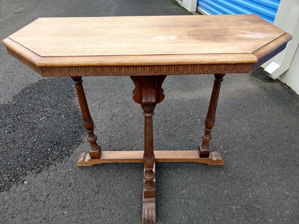 Lentz Table Company antique oak end table