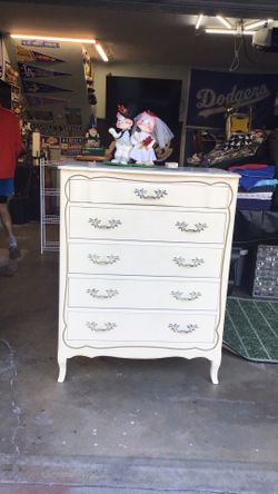 Frenchstyle 5 Drawer Dresser  45 X34