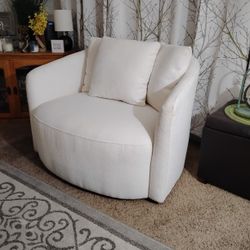 Beautiful Brand New White Swivel Chair 