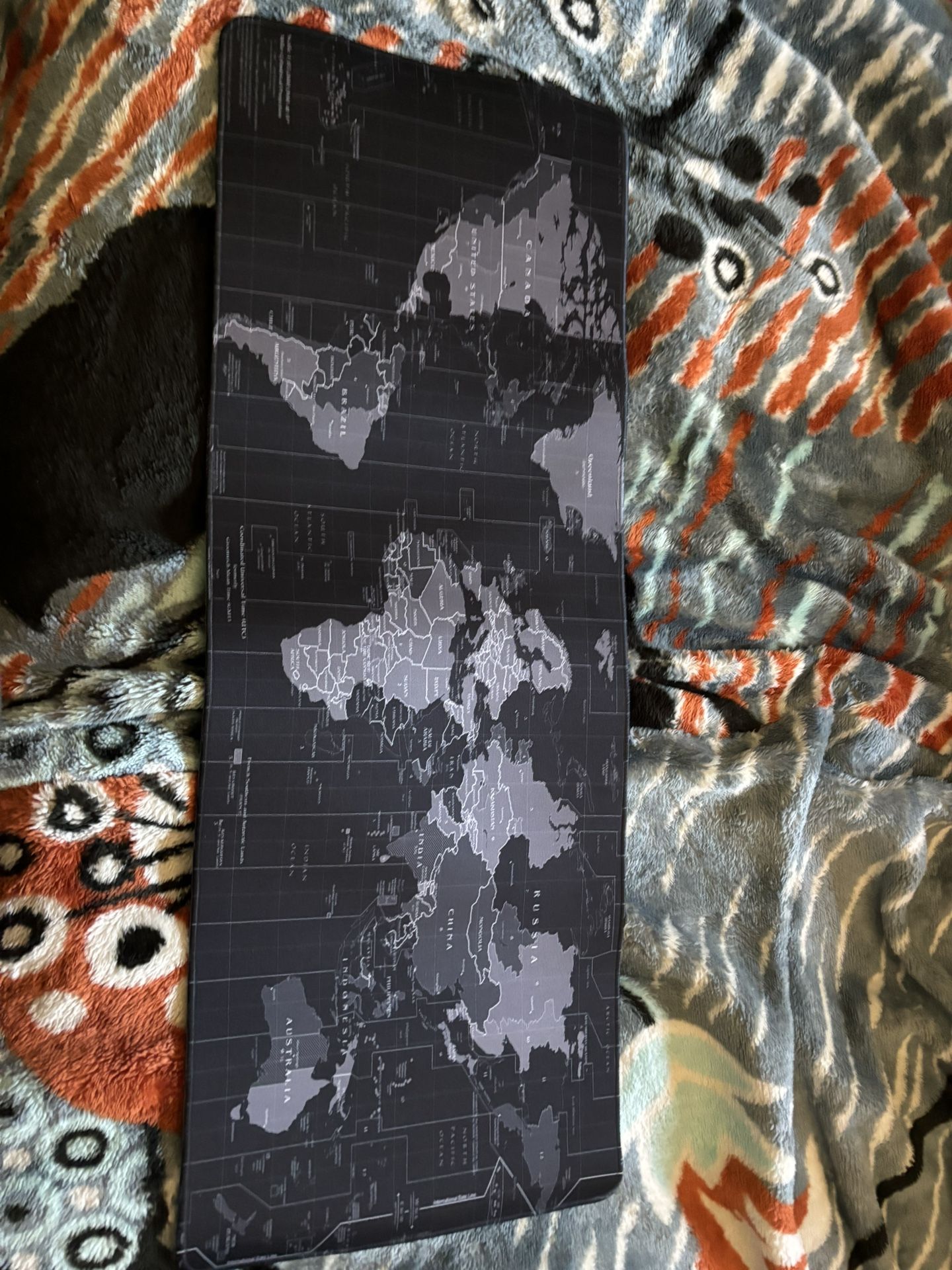 International Gaming Mouse/keyboard Pad