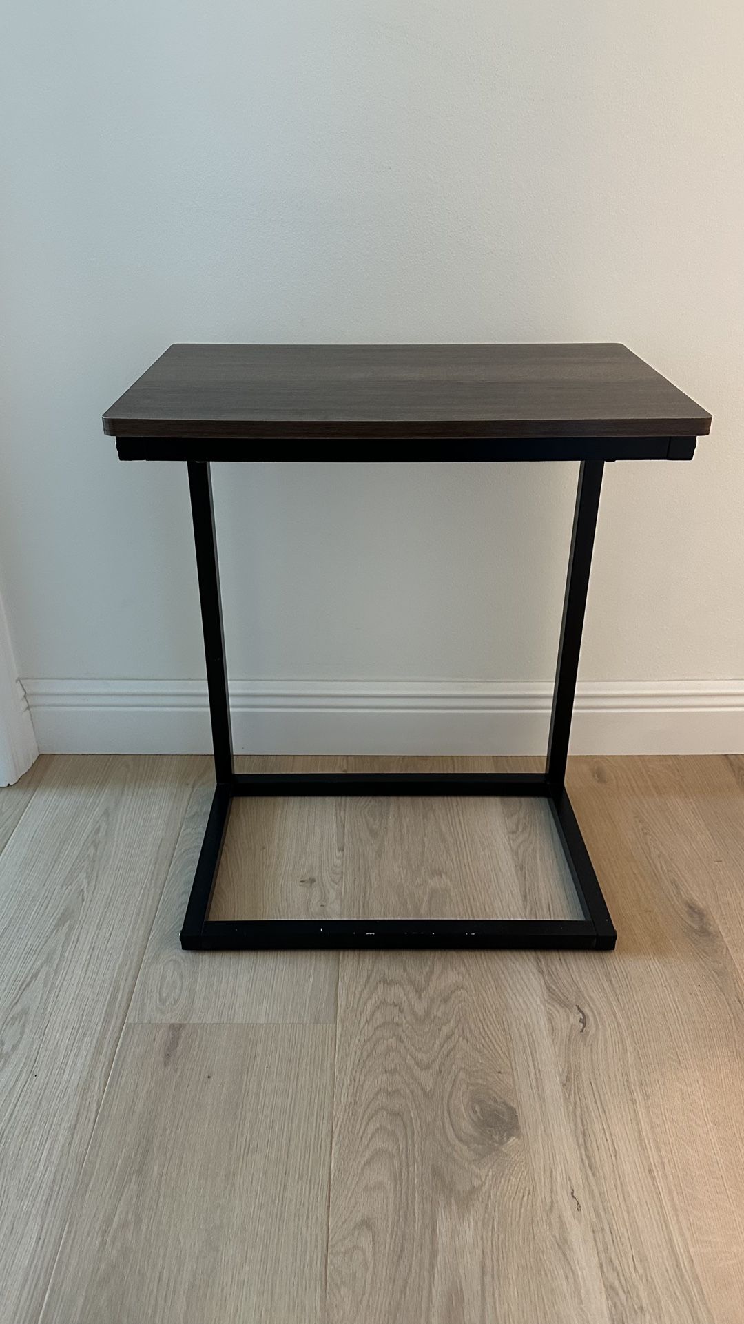 C shape Accent Table