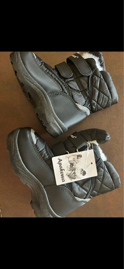 New! Size 26 kids snow boots
