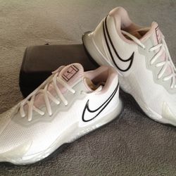 Nike Tennis Shoes Women’s Sz9 Vapor Cage 4