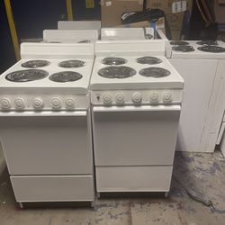 Apartment Size Electric Stoves 220 Volts for Sale in Apple Valley