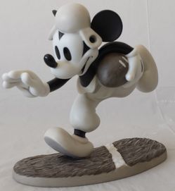 RAH RAH MICKEY Collectible Figurine - Walt Disney Classic Collection