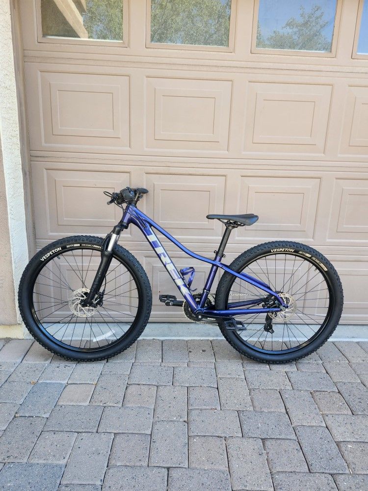 TREK MARLIN 5 MOUNTAIN BIKE 27.5 INCH READY TO RIDE ( CHECK MY OTHER BIKES)
