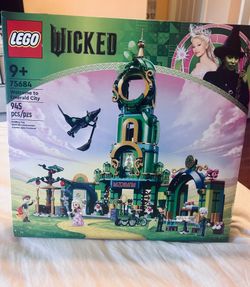 Lego Wicked Welcome to Emerald City #75684