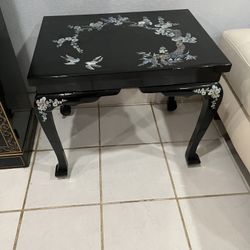 Gorgeous Lacquer Asian Vintage End Table
