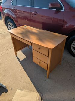 Wood Desk in Mira Mesa