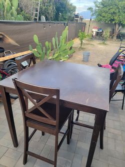 Dinner table and 3 chairs
