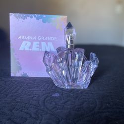 Ariana Grande Perfume 
