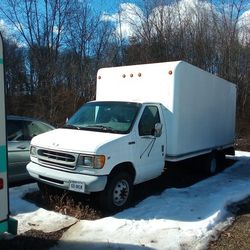 1997 Ford 14 foot box truck 450 -v10