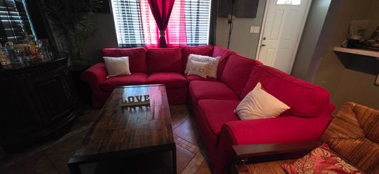 Red Sectional Super Nice And Comfortable I'm Moving Can't Take It no pets no smoking  clean / Sofa Sectional Color rojo muy bonito y comodo  limpio no