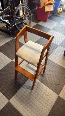 Kids toddlers High Chair great shape