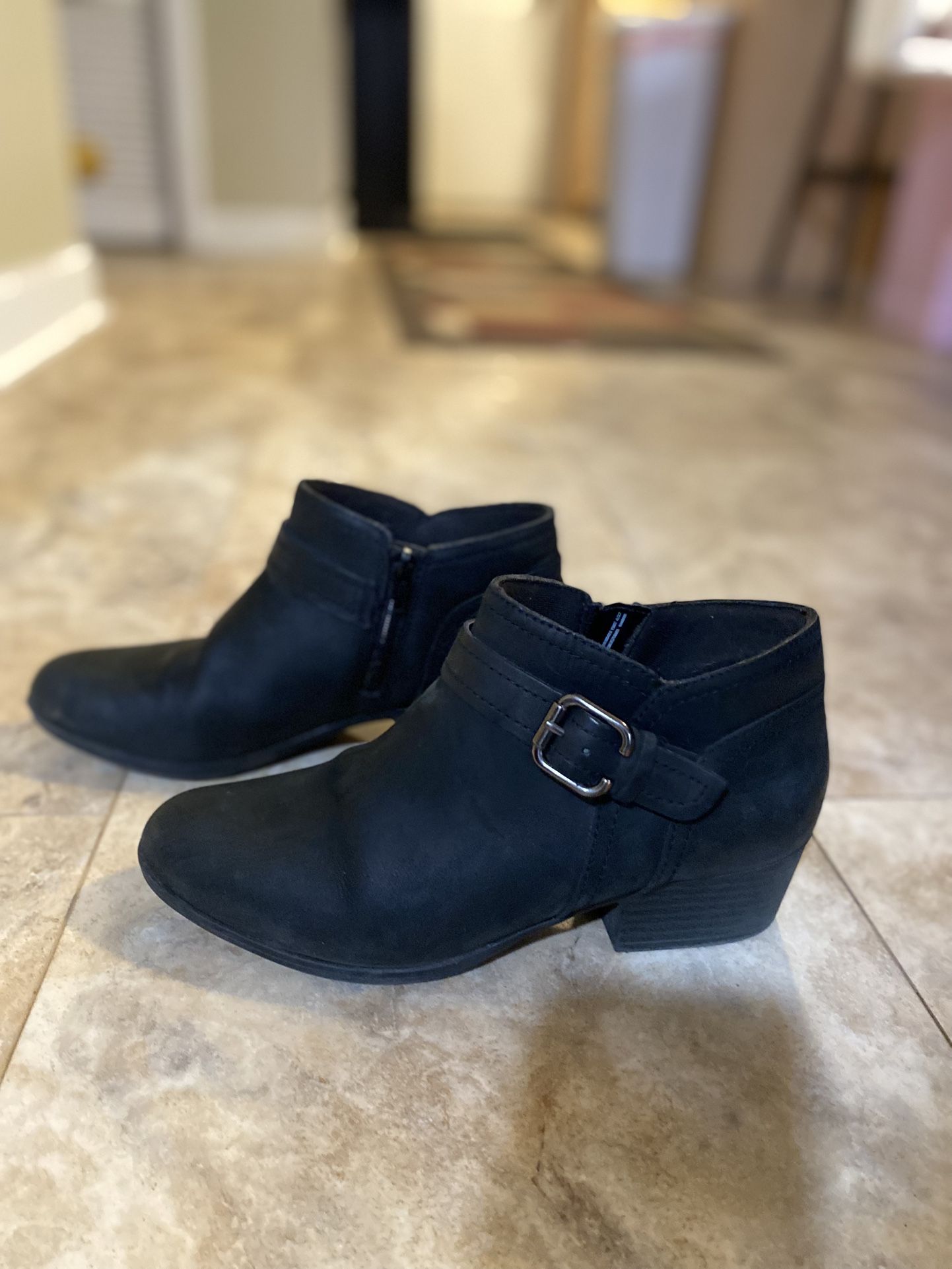 Clarks Charlten Rae Booties, Women’s Size-7.5M, Leather, Color-Black.