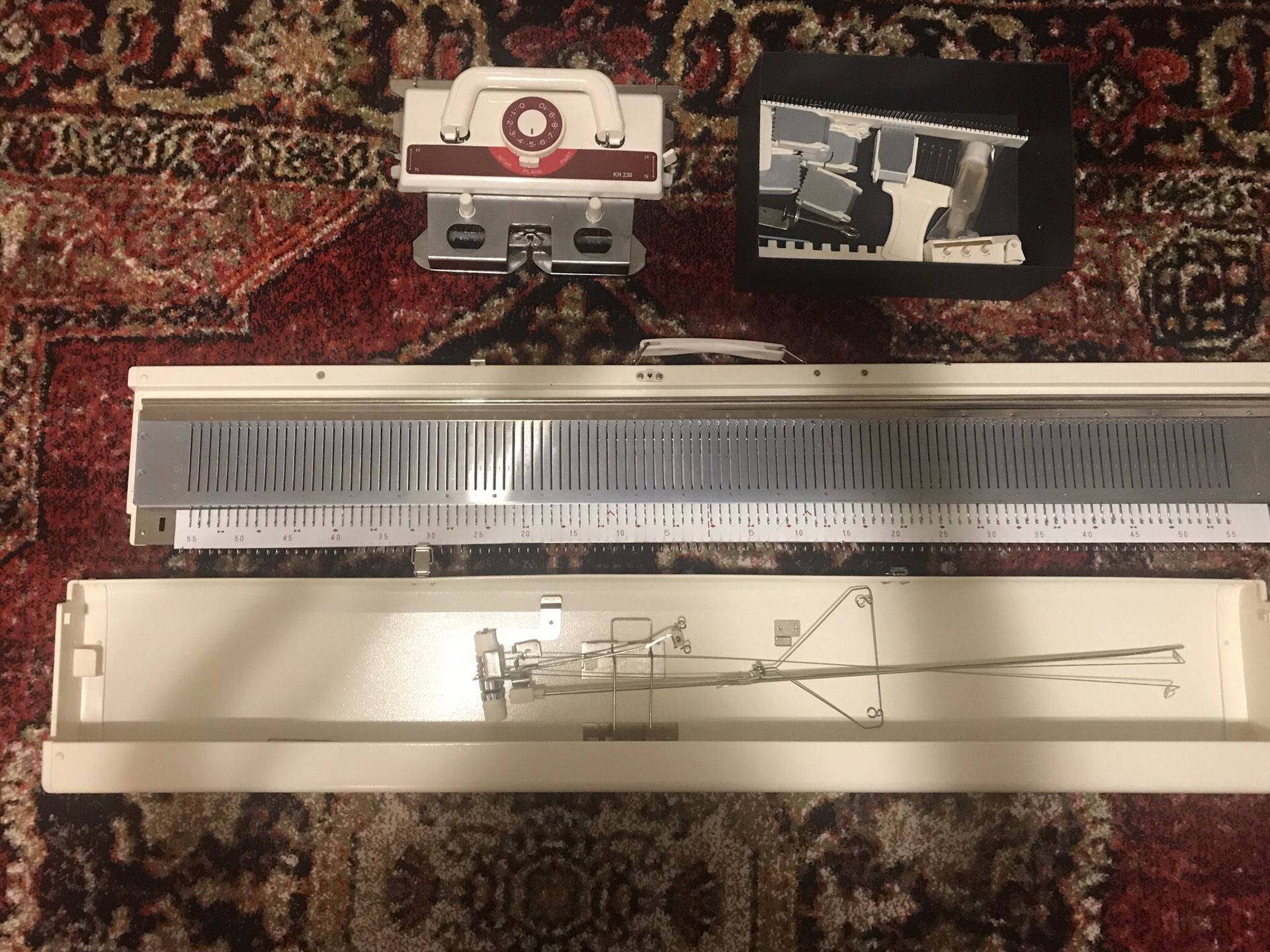 Creative KH260 9mm Bulky Gauge Knitting Machine with all tools included