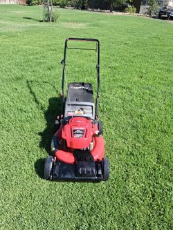 Lawnmower Troy-Bilt Self-Propelled Briggs and Stratton Engine