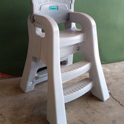 Like New Simplay3 Big Kids Booster Chair