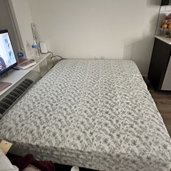 Queen Mattress && Box Spring 