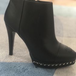 Woman Chanel Boots 