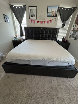 King Size Black 5 Pc Bedroom Set w/ Adjustable Base And Tempurpedic Mattress