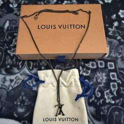 Louis Vuitton chain