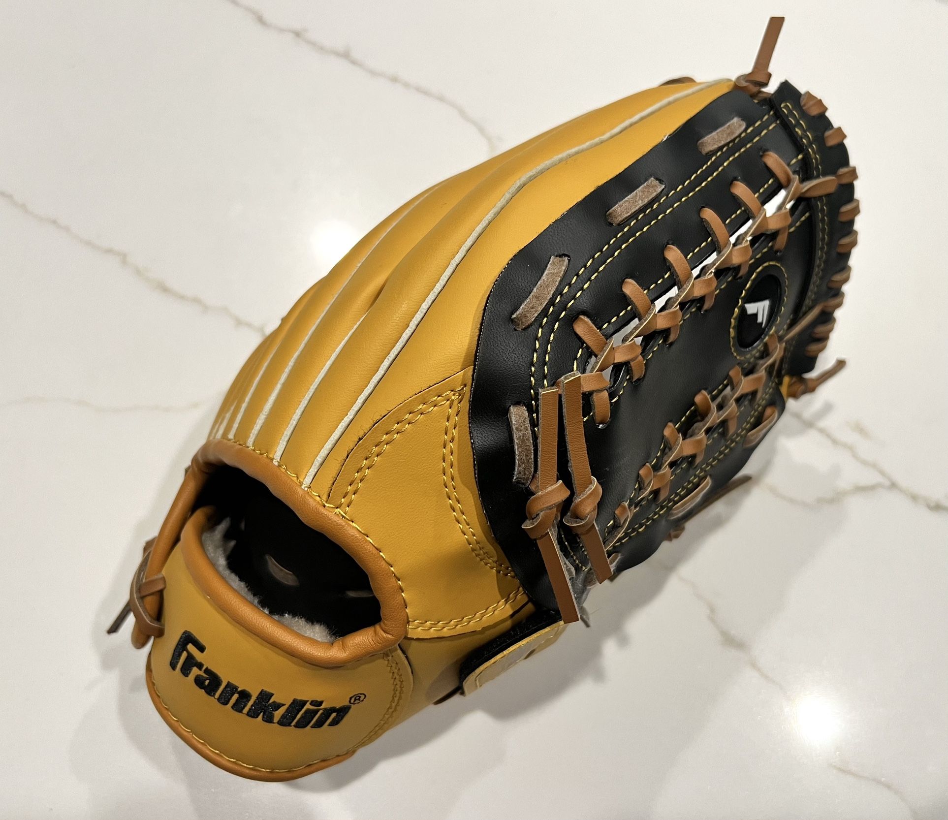 Franklin Sports Field Master Baseball/Softball Glove (Right Hand Throw)