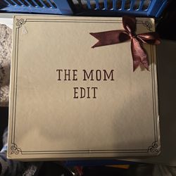 THE MOM EDIT" printed on the front,