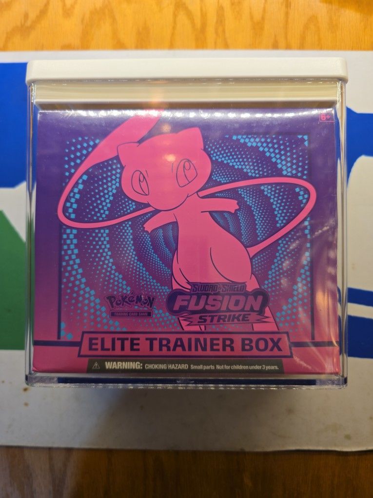 pokemon trading card game fusion strike elite trainer box Pokemon: Sword & Shield Pokemon Fusion Strike Elite Trainer