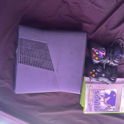 Xbox 360 Black Slim //3 Games //2 Controller 
