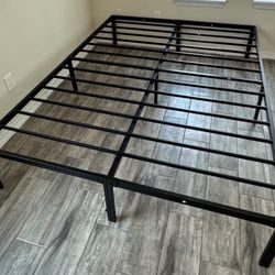 METAL FRAME QUEEN BED 150$