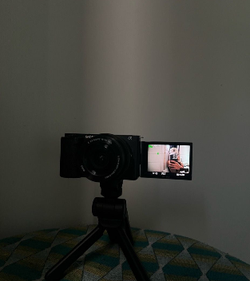 Sony zv-e10 Mirrorless Camera with Flip Screen