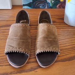 Franco Sarto Azmond Open Toed Flats. Size 8.5