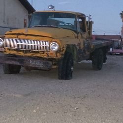 1961 International 1300,4x4 Flatbed One Ton
