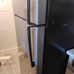 Frigidaire Refrigerator Good As New