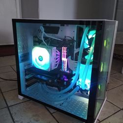 CUSTOM HIGH END GAMING PC AND ACCESSORIES 