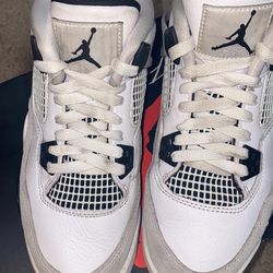 Retro Jordan 4s Military Black Used Size 7