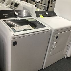 New Scratch And Dent Whirlpool Washer And Dryer Set. 1 Year Warranty 