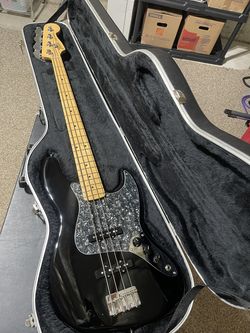 Fender USA “American Special” 4-String Jazz Bass (2010) - Black / Maple Neck – Clean!! w/HSC