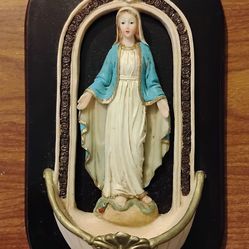 Vintage 8 in by 4 in Our lady of Grace Hanging statue decoration