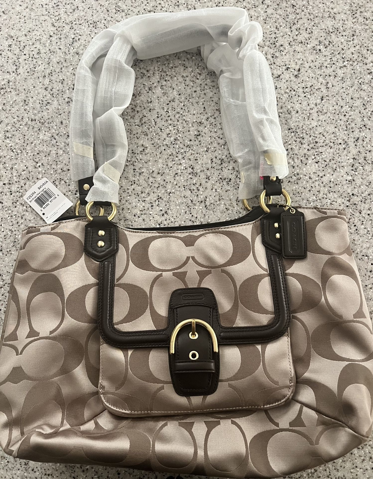 Coach Signature Campbell Belle. New with tags Color - Khaki and Mahogany