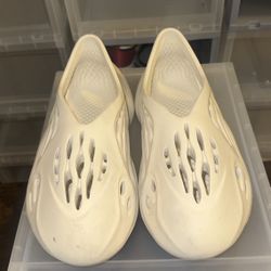 Adidas Yeezy Salt Foam Runner Size 8