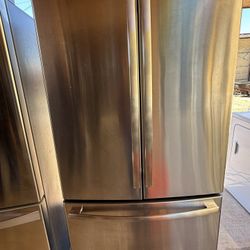 GE Fridge Good Conditions 