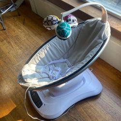 4Moms Automatic Mulit-Motion MamaRoo Swing