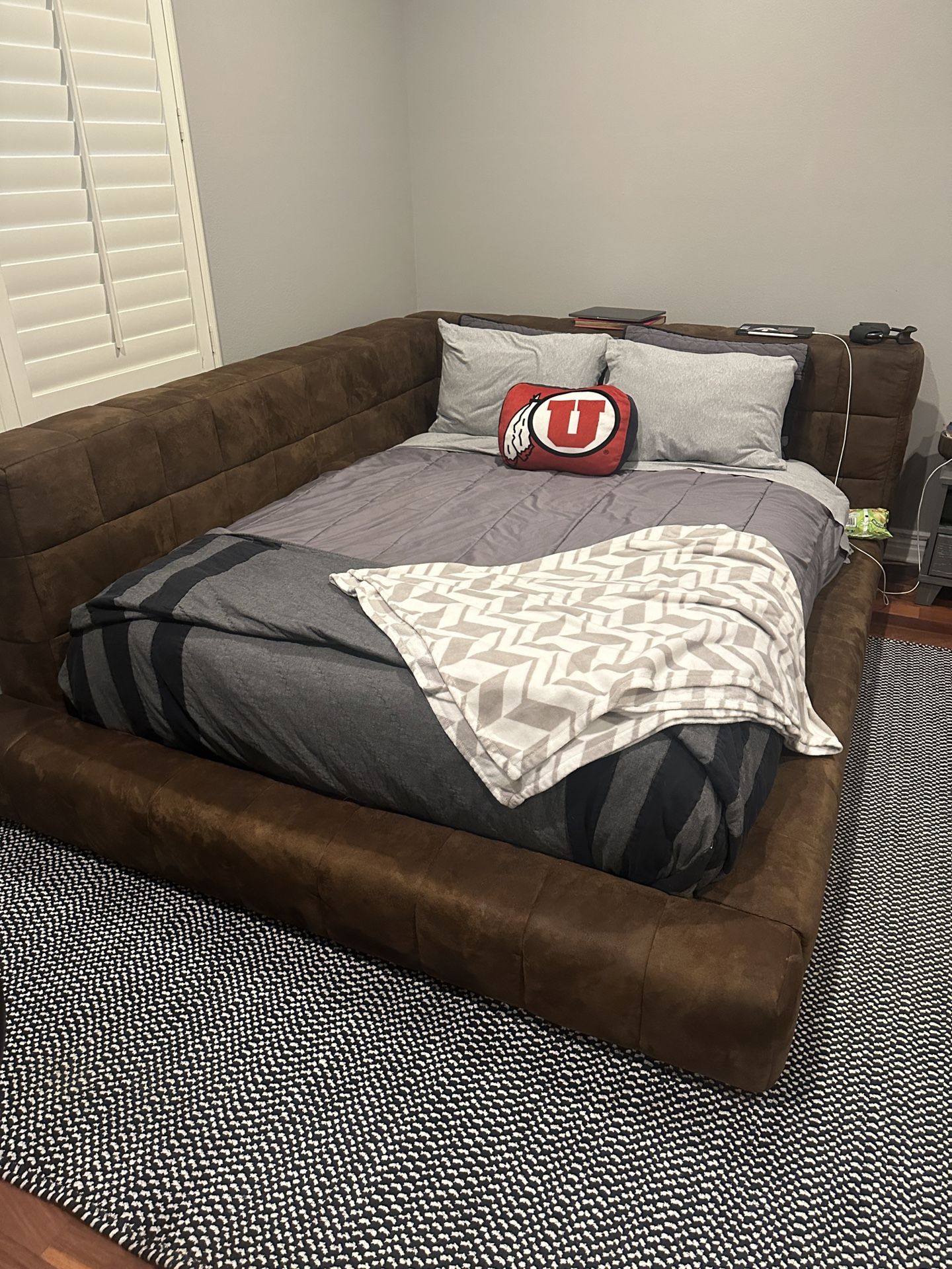 Pottery Barn Baldwin Lounge Corner Bed