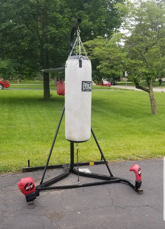 EVERLAST POWERCORE DUAL BAG AND STAND PUNCH BOXING