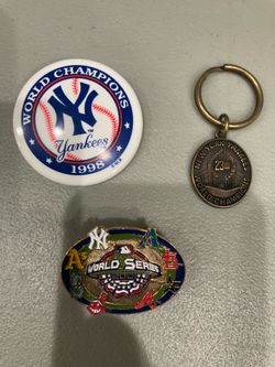 NY Yankees pins & key ring