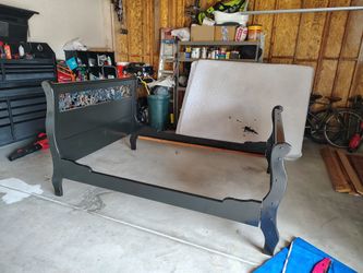 Queen Size Bed Frame (Solid Wood)