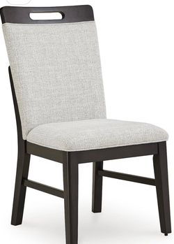 Chair  set  of 4 New in box need to be assembled